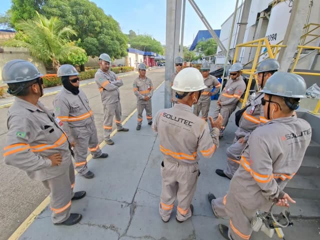 TANQUES INDUSTRIAIS — Limpeza Manutencao Tanques Petroquimicos — Solutec AM Engenharia Industrial Manaus TANQUES INDUSTRIAIS — Limpeza Manutencao Tanques Petroquimicos — Solutec AM Engenharia Industrial Manaus