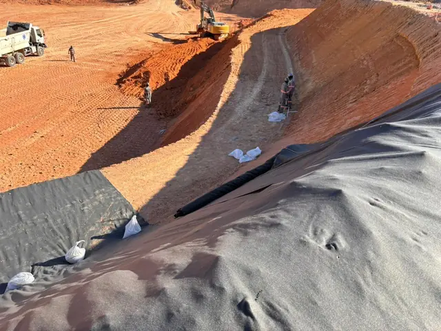 Preparação Mecânica Instalação Geomembrana — Solutec AM