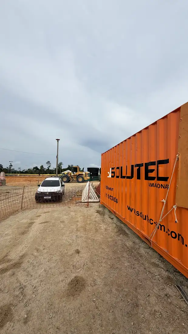 Container de mobilização da Solutec AM no canteiro de obras — Manaus e Região Norte